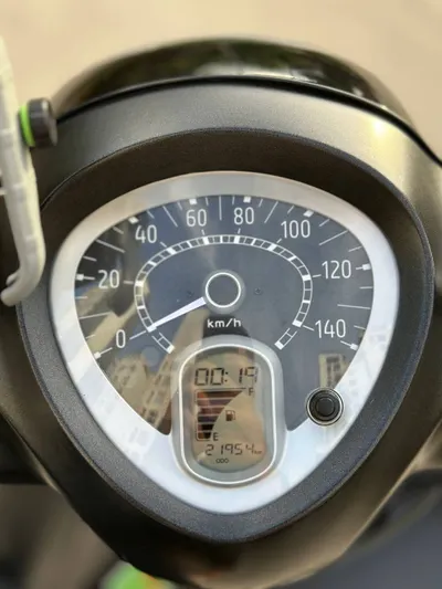 雅马哈詹姆斯 125cc (2023) 踏板车出售 – 黑色，22000 公里，蓝卡
