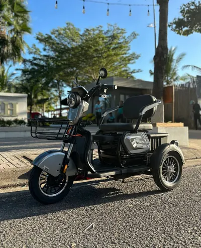 Three-Wheeled Tricycle for Sale – 11 Million VND