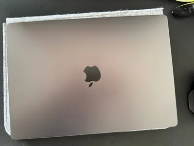 MacBook Pro M4 16" – Nearly New, Full Kit