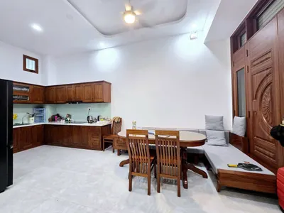 Nhà cho thuê ở phía Bắc Nha Trang, cách biển 400m – 5 phòng ngủ, đầy đủ nội thất, thang máy – 25 triệu đồng/tháng