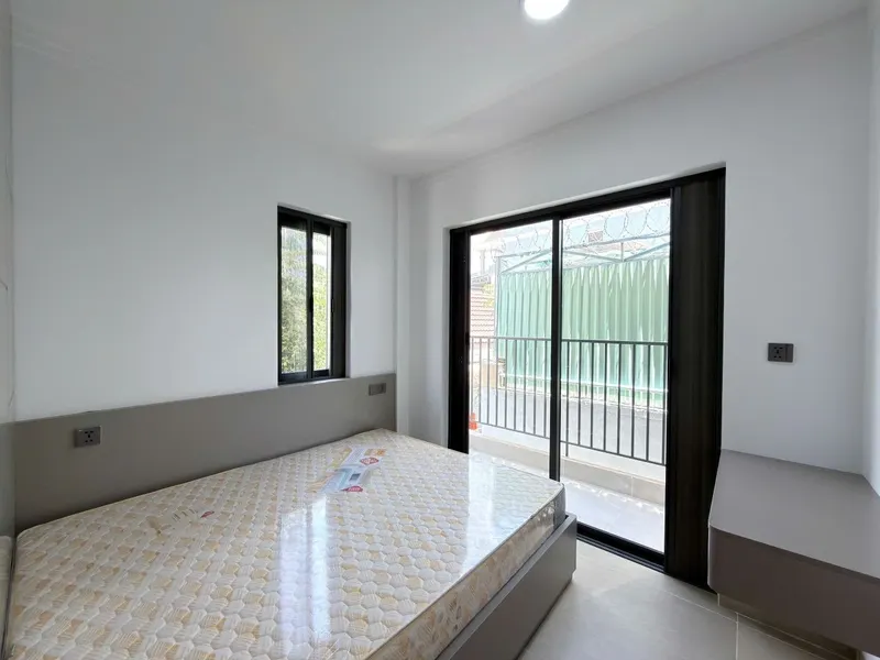 Luxurious 2-Bedroom Apartment on Hon Chong Beach – 19M VND/Month