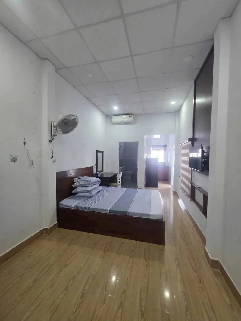 Nhà 3 căn hộ riêng biệt với sân trước ở phía bắc Nha Trang gần bãi biển Hòn Chồng – 19 triệu VND/tháng — 2/6