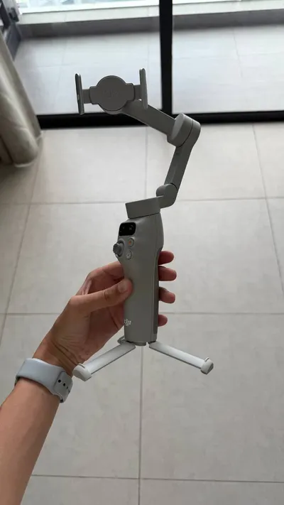 DJI Osmo Mobile 7 – 거의 새것 – 전문 짐벌 안정화 장치 – 150만 VND