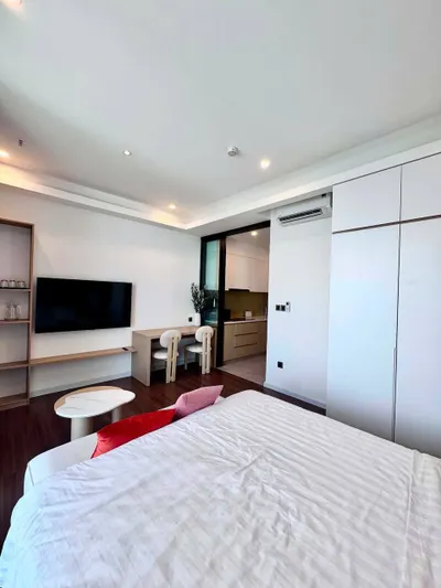 Panoma 2 – Studio with Stunning Bridge View