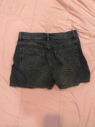 Quần đùi H&M – Size 36 – Tình trạng tốt – 50.000 đồng