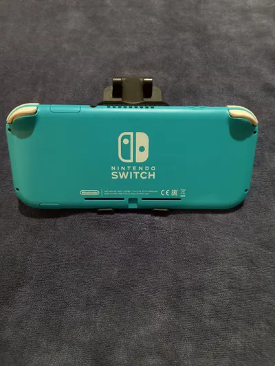 Nintendo Switch Lite – прошитая версия, можно скачивать и играть в любые игры