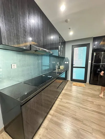 HUD 복합단지의 새로운 3침실 코너 아파트 임대 – 월 2600만 동