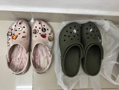 Bộ sưu tập đa mục: Crocs, áo mưa, sạc pin, muối rửa chén, bơm, gương