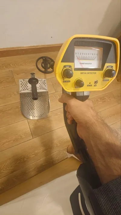 GT-5090 Metal Detector + Sand Sifter – Portable, Compact, Complete Set – 3,000,000 VND