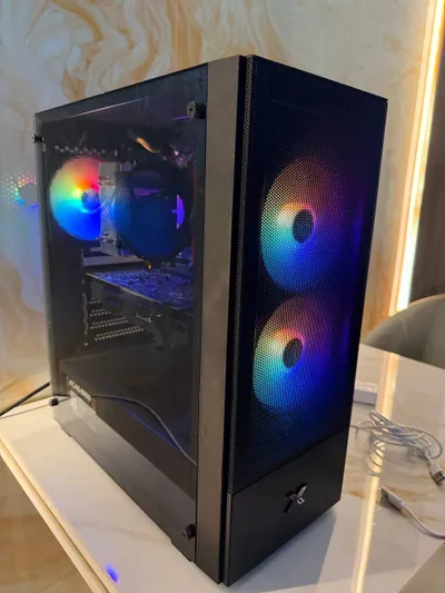 게이밍 PC: Intel i5-8400 + GTX 1070 Ti, 16GB RAM, SSD+HDD