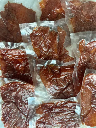 저키(닭고기 & 돼지고기) – 50g 패킹 – 패킹당 50,000 VND