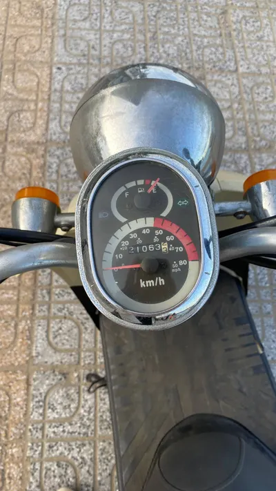 CREA 50cc 踏板车 2019年 – 奶油/黄色，行驶里程21,000公里，包含蓝卡