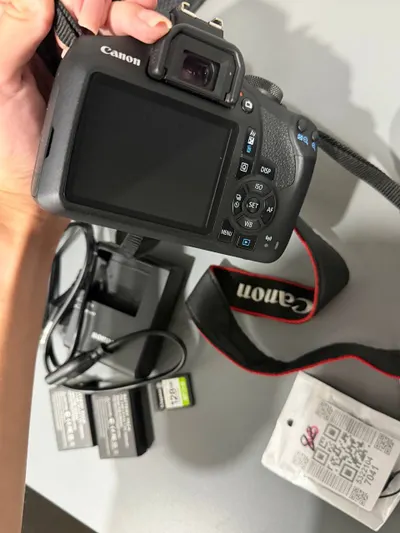 Bộ máy ảnh DSLR Canon EOS 2000D + 2 Lens & Phụ kiện – 12 triệu VND