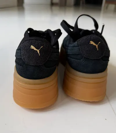 Оригинальные кеды Puma на платформе EU38 – чёрная замша – отличное состояние