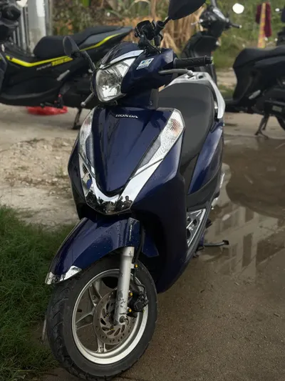 Two Honda Lead 2 Scooters for Sale – 17,000,000 VND Each (2014, 2015)