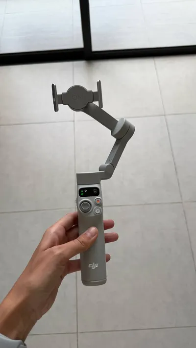 DJI Osmo Mobile 7 – 거의 새것 – 전문 짐벌 안정화 장치 – 150만 VND