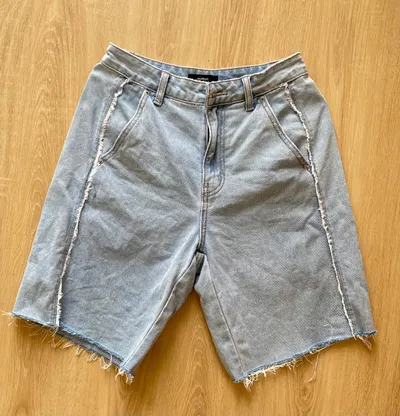 服装批量出售 – 10件商品（运动衫、衬衫、裙子、短裤、连衣裙）– 总计67万越南盾