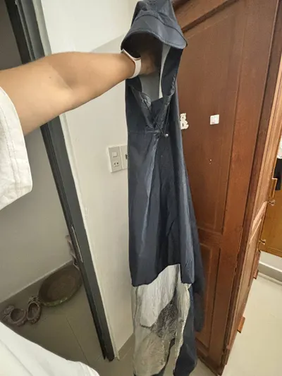 Bán lô hàng: áo mưa, phụ kiện xe máy, máy sấy tóc, bộ sạc và đồ gia dụng