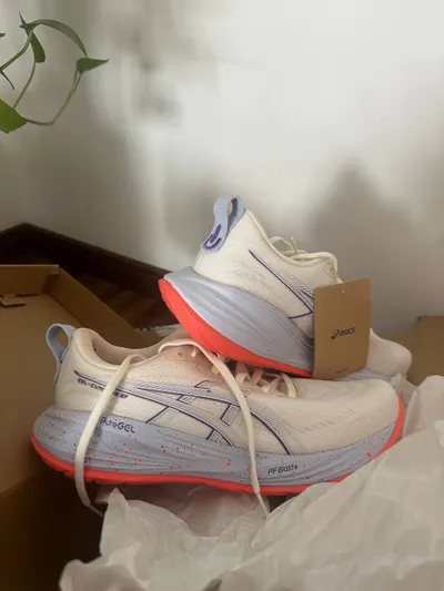 Кроссовки ASICS для бега – размер 40 – новые – 1 900 руб