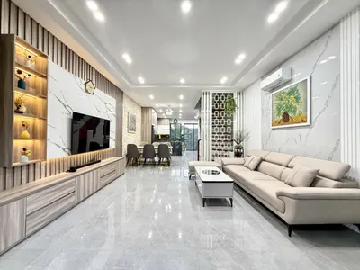 Красивый трёхэтажный дом в аренду в KĐT Mỹ Gia (пакет 8), Вĩnh Thái – 300 м², 3 спальни, 4 ванные, полная меблировка, двор, терраса, бассейн, охрана 24/7 – 30 млн VND/месяц