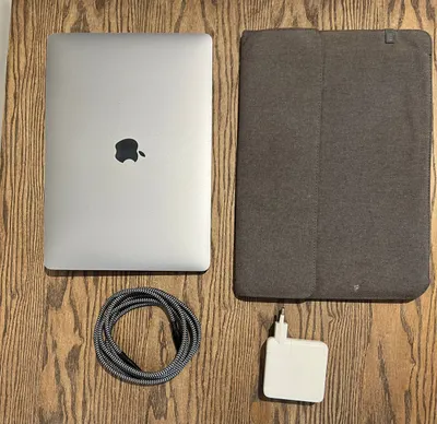 MacBook Pro 13" 2020 – Intel Core i5 – 16GB RAM – 케이스와 충전기 포함