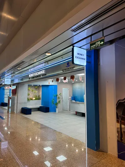 Cam Ranh Airport Exchange Rate: $100 & $50 Bills Same Rate