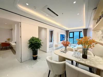 프리미엄 2침실 아파트 임차 — Oceanus OC3, 냐짱 — 72 m², 신축, 도시 및 산 전망 — 2,400만 VND/월