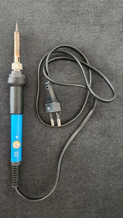 Các Mặt Hàng Khác Nhau – Mỏ Hàn, Sách, Vật Tư