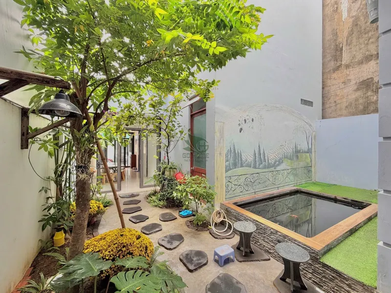 Villa với khu vườn ở trung tâm thành phố – 5 phòng ngủ, 4 phòng tắm – Phước Hòa – 35 triệu VND/tháng — 7/8