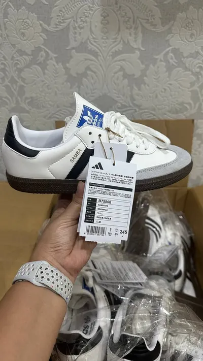 Adidas Samba Sneakers – 100K VND
