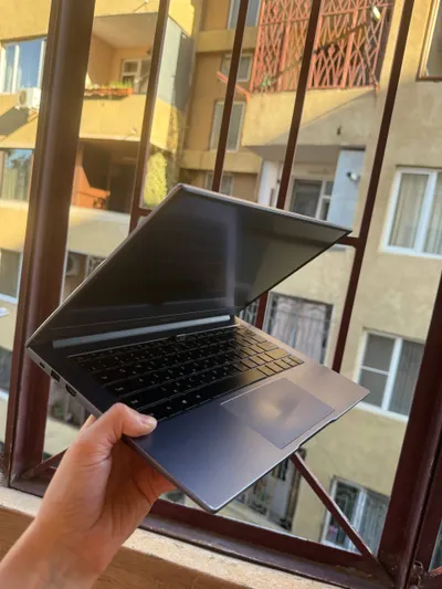 Honor MagicBook 14" 울트라북 – AMD Ryzen 5, 8GB RAM, 256GB SSD, Ubuntu Linux