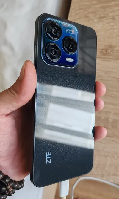4 вещи в продаже – Xiaomi пылесос, игровая клавиатура, осушитель воздуха и ZTE телефон – 7,4 млн VND