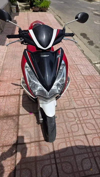 Honda Air Blade 110 (2011) – Reliable Used Scooter for Sale with Helmets