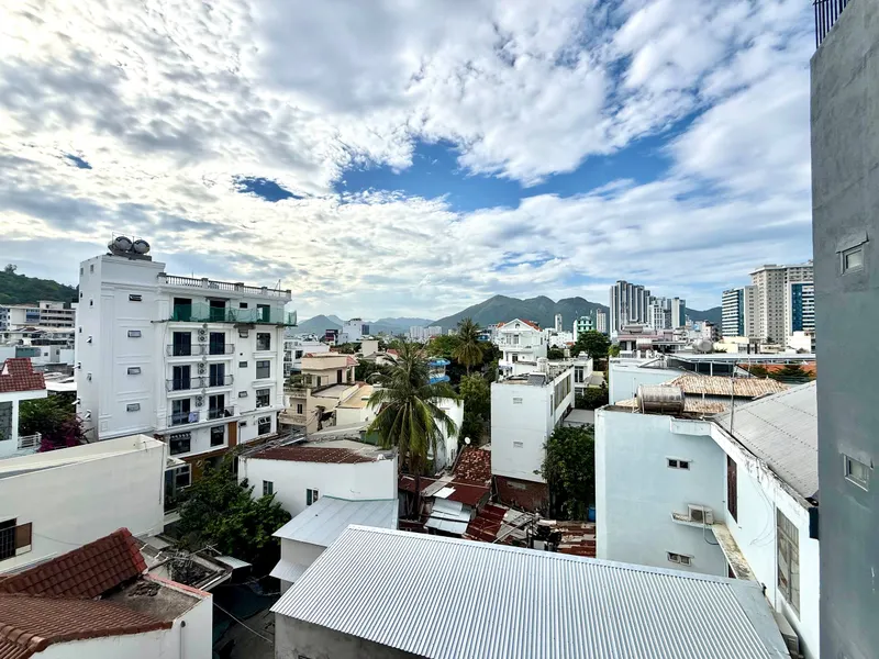 Studio thoải mái gần khách sạn Mường Thanh Viễn Triều – phía bắc Nha Trang, 10–11 triệu đồng/tháng, được nuôi thú cưng — 2/8