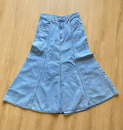 服装批量出售 – 10件商品（运动衫、衬衫、裙子、短裤、连衣裙）– 总计67万越南盾