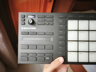 Native Instruments Maschine Mikro MK3 Drum Pad Controller – Used, Working, Encoder Issue