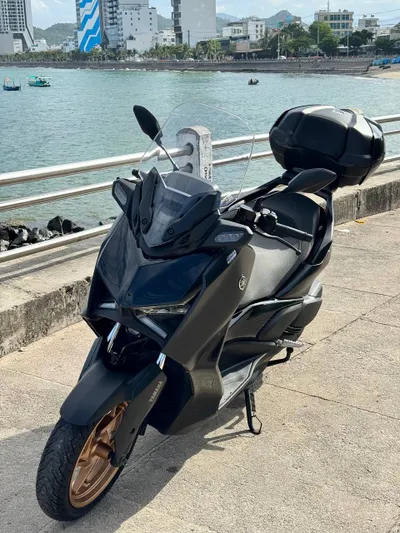 Макси скутер Yamaha Xmax 300 – октябрь 2024, 30 тыс км, отличное состояние