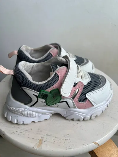 Багажник на байк, детские кроссовки, тапочки и одежда для девочек