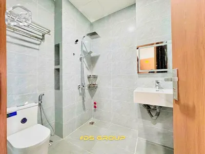 南区明亮公寓，带阳台 – 35 m²，每月750万越南盾