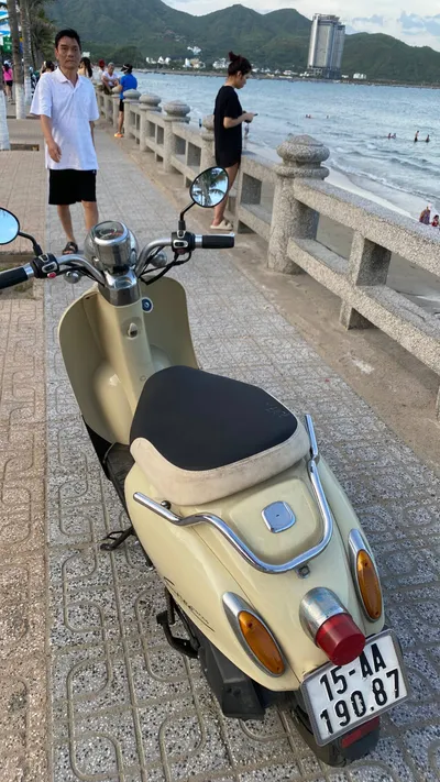CREA 50cc 踏板车 2019年 – 奶油/黄色，行驶里程21,000公里，包含蓝卡