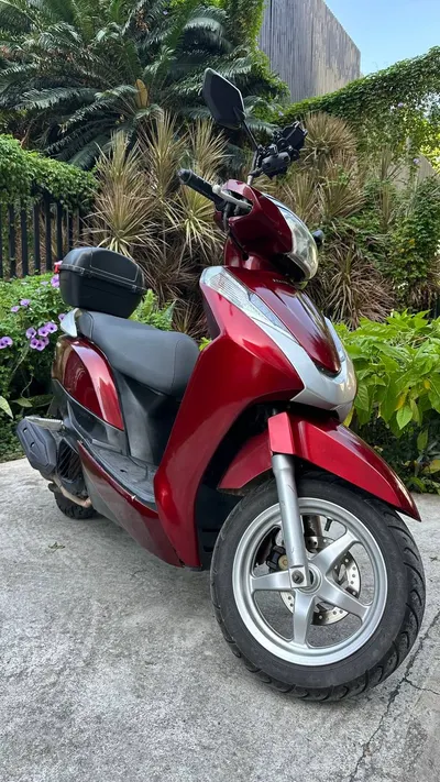 Продаётся Honda Lead 2016 – скутер 125cc в хорошем состоянии, документы в наличии