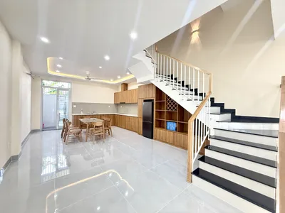 3-спальный дом с террасой – 260 м² – 26 млн донгов/месяц
