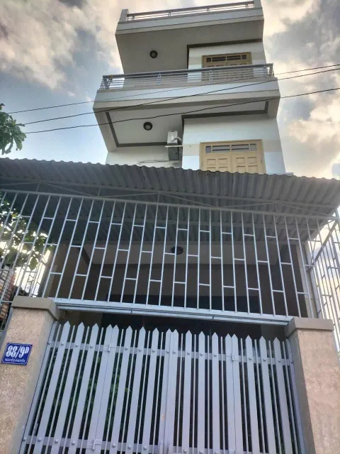 3-Storey House for Rent in North Nha Trang – 260m², 4 Bedrooms, Fully Furnished with Solar Water Heater – 12M VND/Month