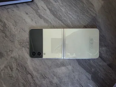 Samsung Galaxy Z Flip 3 5G — 2 900 000 VND