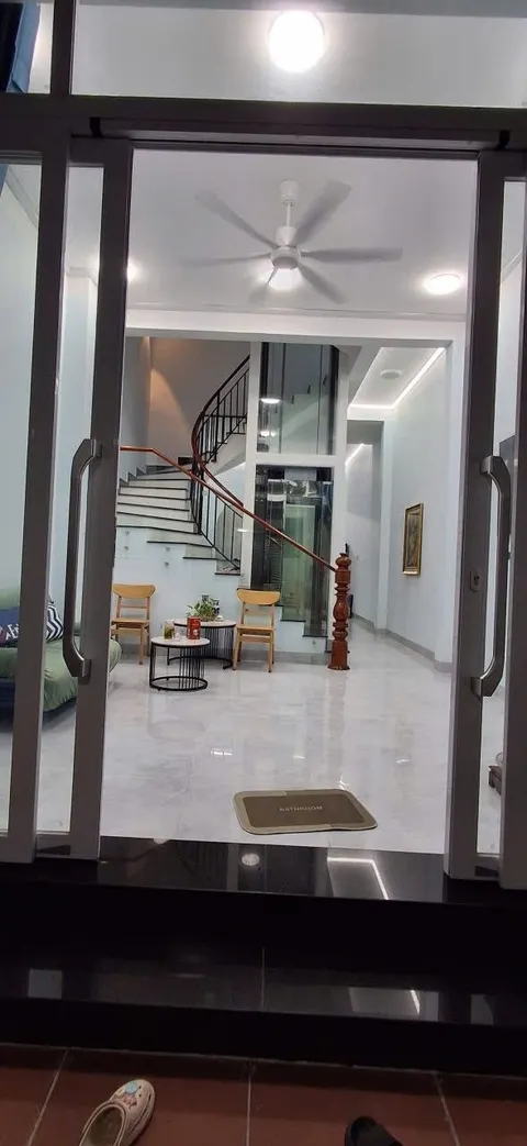 해변 근처 3침실 아파트 월세 – 냐짱 북부, 월 28백만 VND