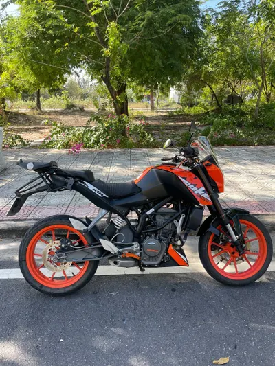 KTM Duke 200 摩托车 – 状况极佳，省油