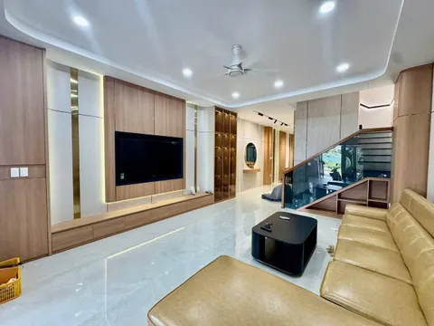 마이자 지역의 새 임대 주택 엘리베이터 포함 – 3 침실, 270m²
