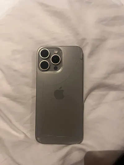 iPhone 15 Pro Max 판매 – 중고, 뒷면 케이스 손상
