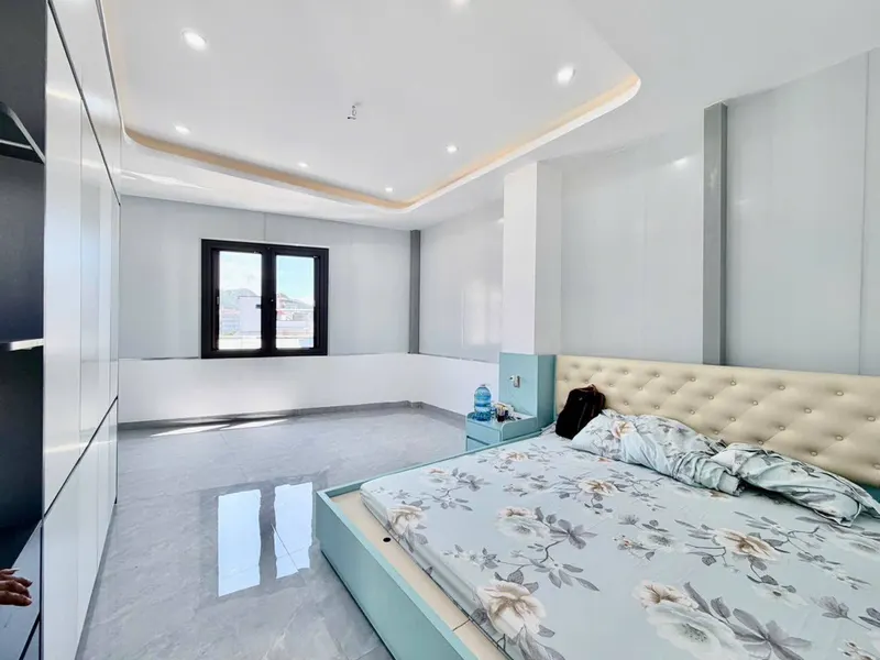 Villa cho thuê ở phía bắc Nha Trang – 8 phòng ngủ, 5 phút đến biển — 9/9