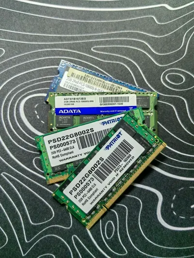 4 RAM Modules (DDR2/DDR3) – 70,000 VND Total